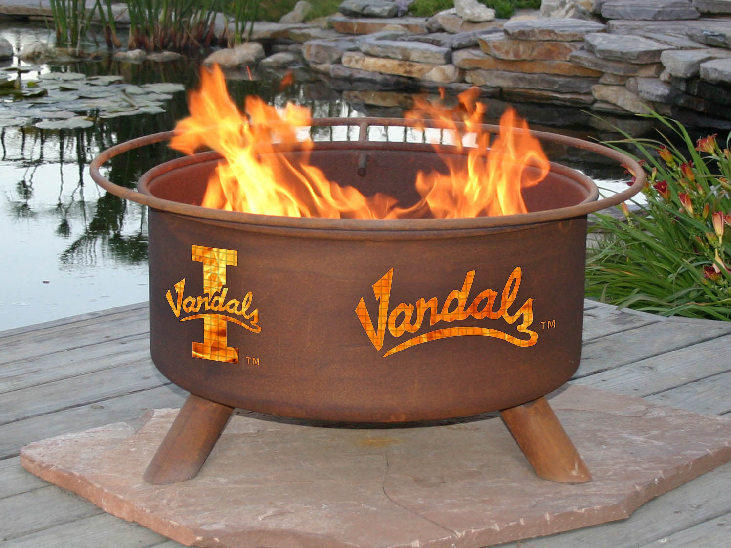 Collegiate University of Idaho Vandals Logo Wood / Charcoal Steel Fire Pit, Fireplace - Yardify.com