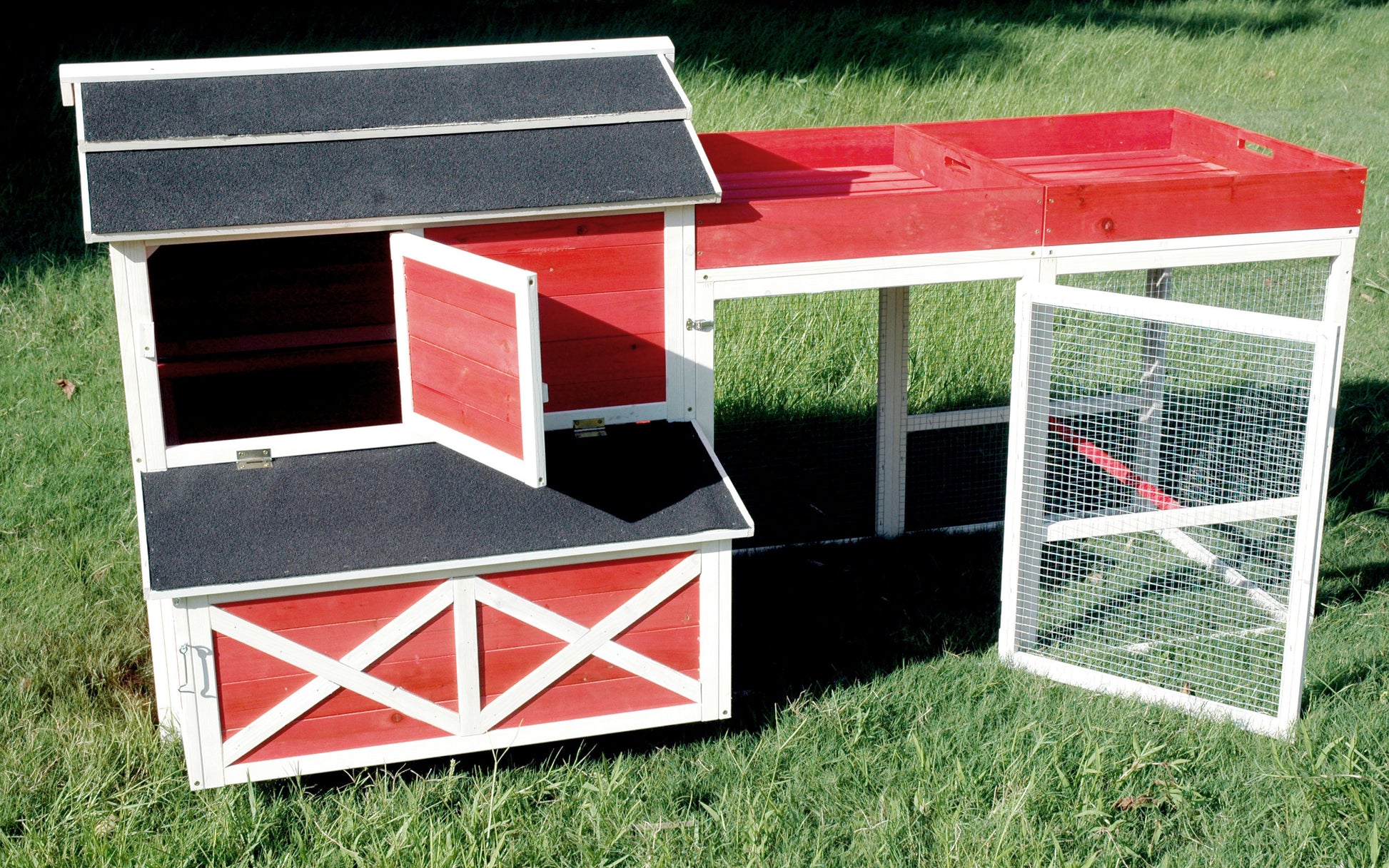 Red Barn Chicken Coop with Roof Top Planter, Chicken Coop - Yardify.com